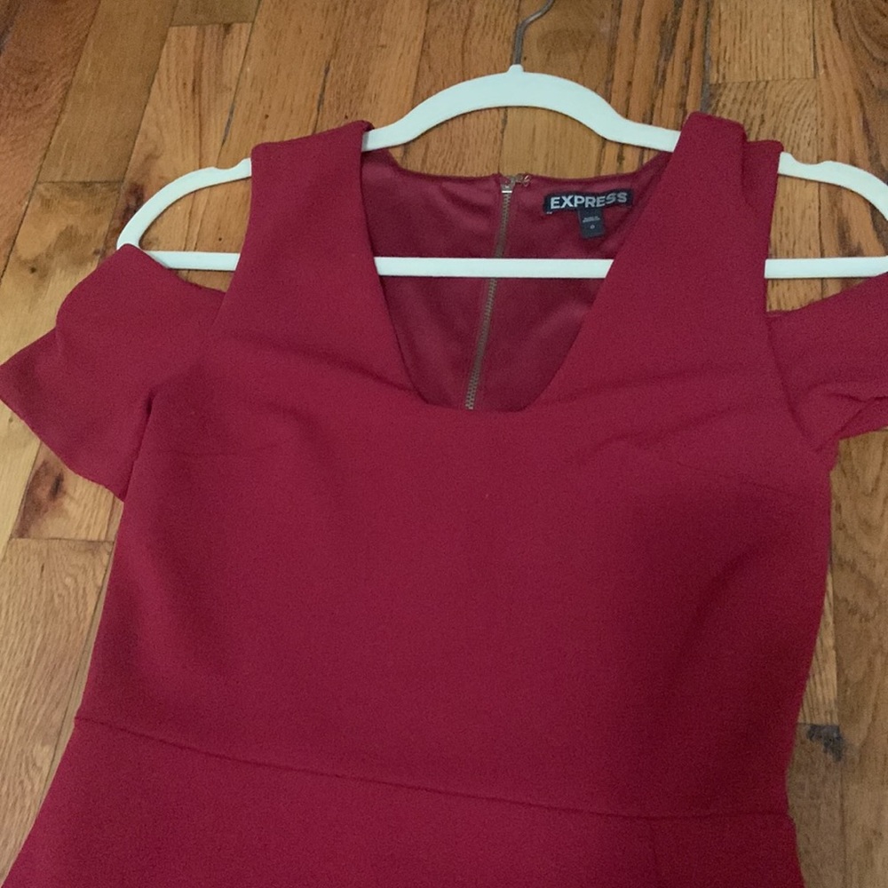 Express red shoulder cut out dress - Picture 3 of 5